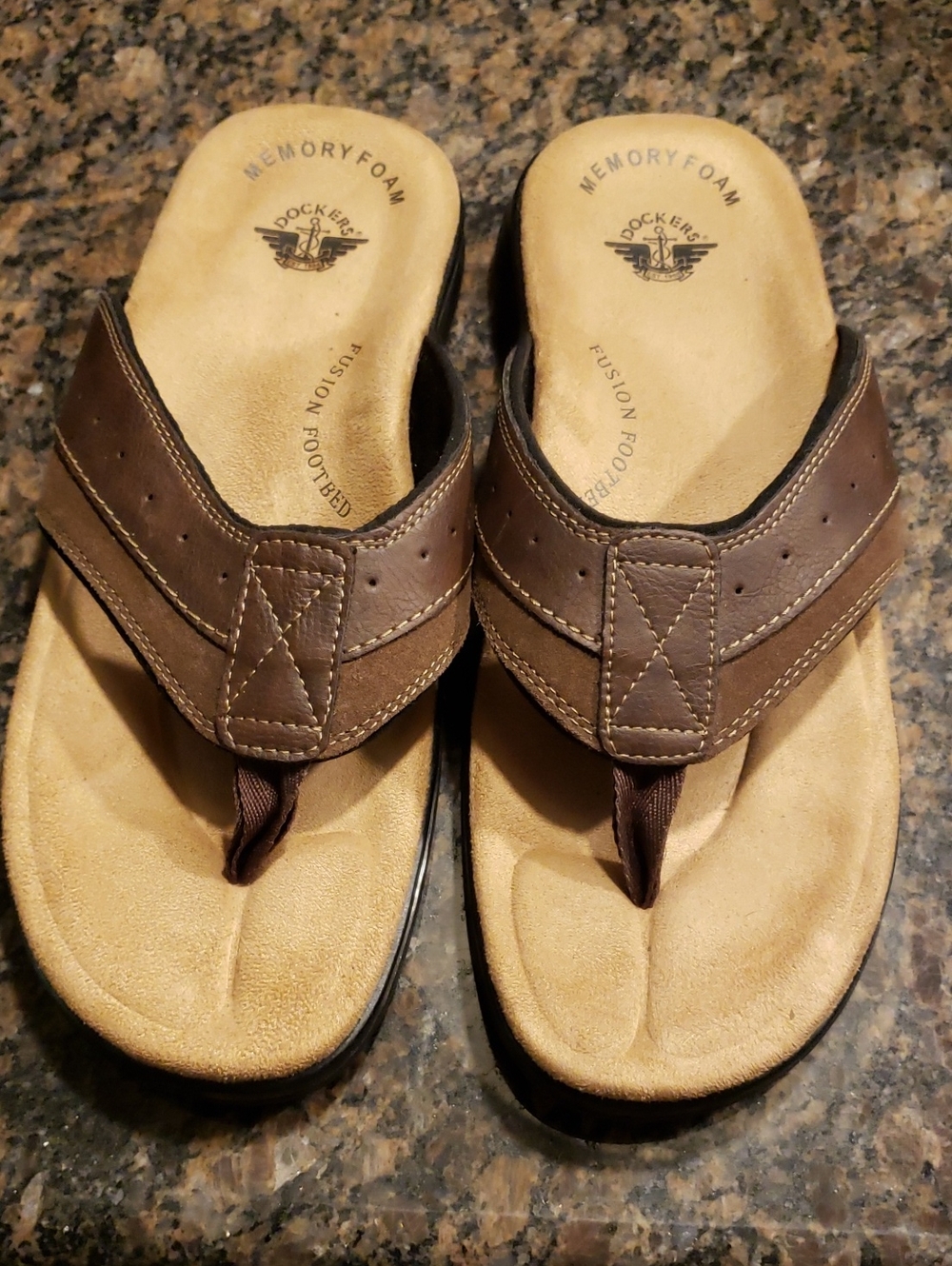 Dockers Flip Flops - Picture 2 of 6